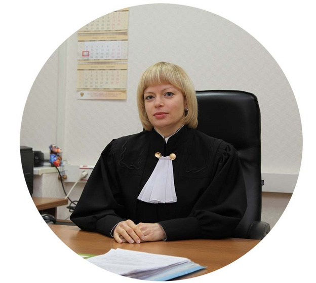 Как юристу занять место судьи или стать начальником юротдела завода?