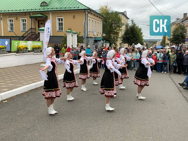 Праздник продолжается на пешеходной Спасской. Фото