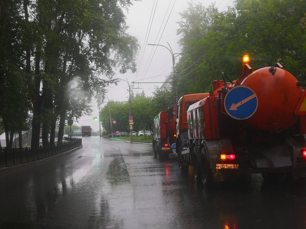 Улицу Карла Маркса в Кирове снова затопило дождём