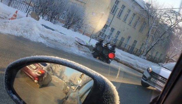 В Кирове за выходные отремонтировали 6 светофоров. Но «забыли» про упавший на Некрасова