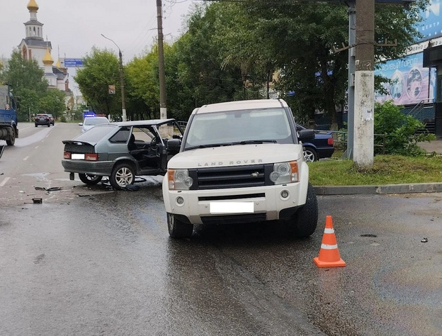 На улице Ломоносова пострадали два человека в жёстком ДТП