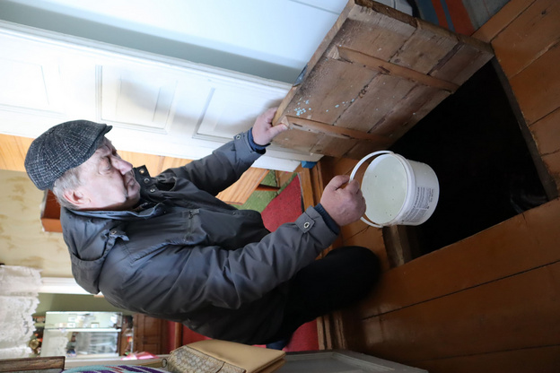 В кировском доме полторы недели потоп из-за лопнувшей трубы