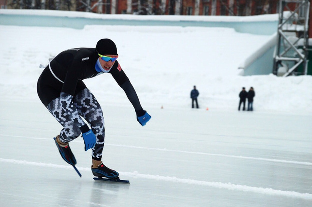 В Кирове прошли старейшие соревнования ледовых скороходов