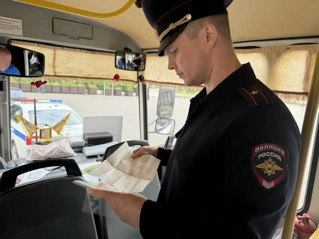 В Кировской области инспекторы проверили детские автобусы