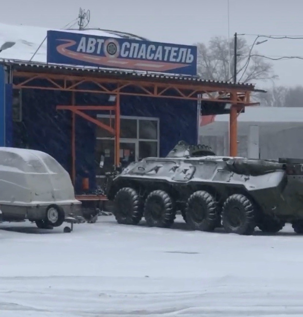 Застрявшие троллейбусы и коллапс на дорогах: последствия ледяного дождя и снегопада в Кирове