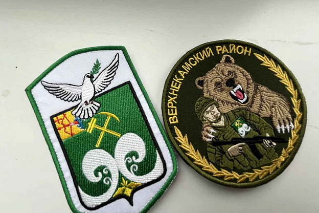 Волонтёры из Рудничного шьют шевроны и сети