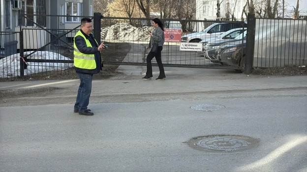 В Кирове подрядчикам выкатили список претензий: трещины, колодцы, бордюры