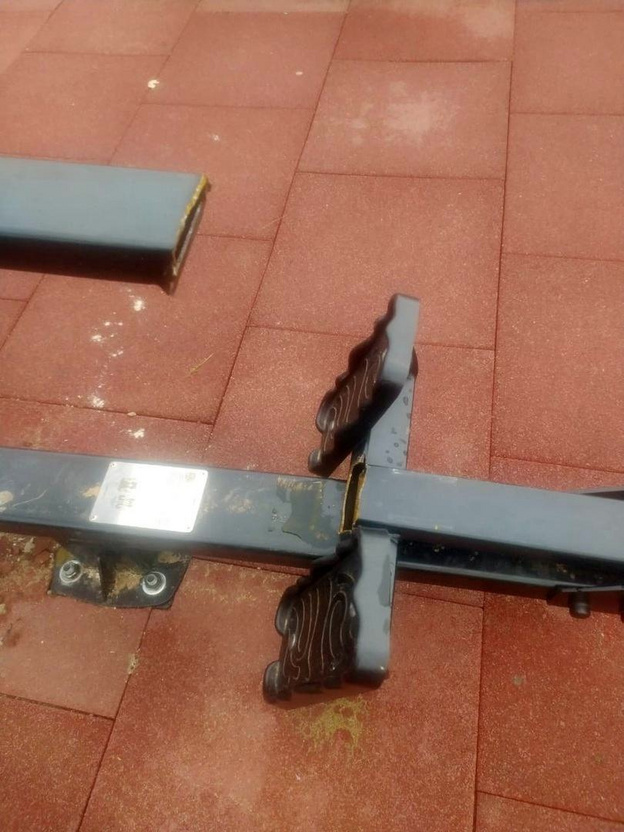 Вандалы устроили погром в парке «Южный» в Кирово-Чепецке