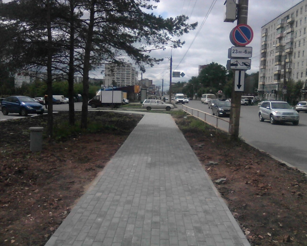 Возле скандального спорткомплекса на Воровского, 102а построили новый тротуар