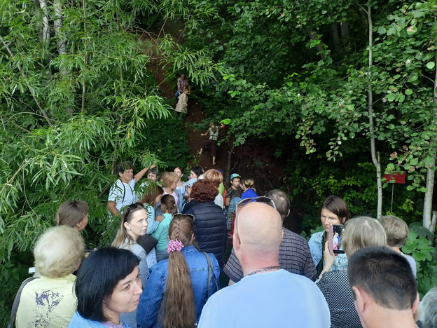 «Родник такого количества паломников ещё не видел»: на экскурсию по природным памятникам Филейки пришли около сотни кировчан