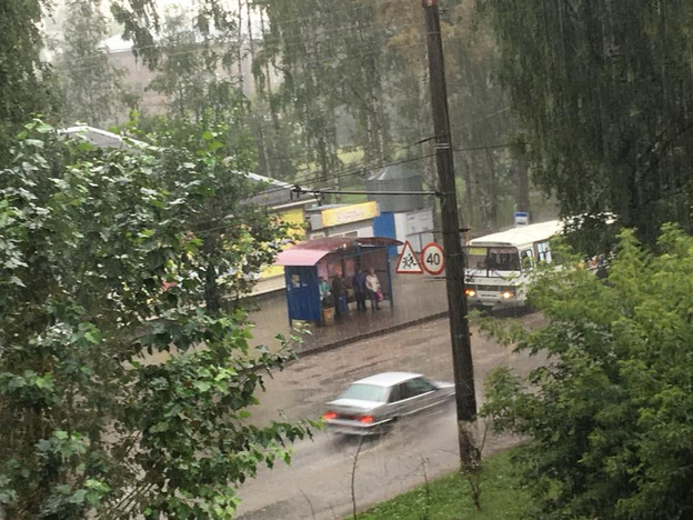 Киров утонул в лужах после проливного дождя