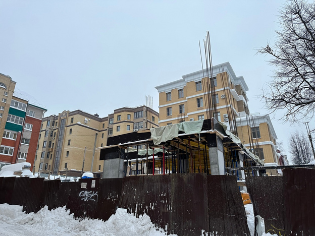 В Кирове на месте снесённого дома Блюхера начали строить новодел