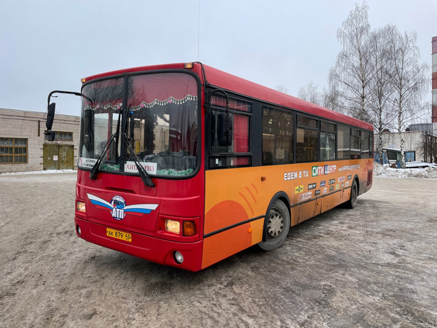 Пассажиров одного из автобусных маршрутов в Кирове встретит Снегурочка