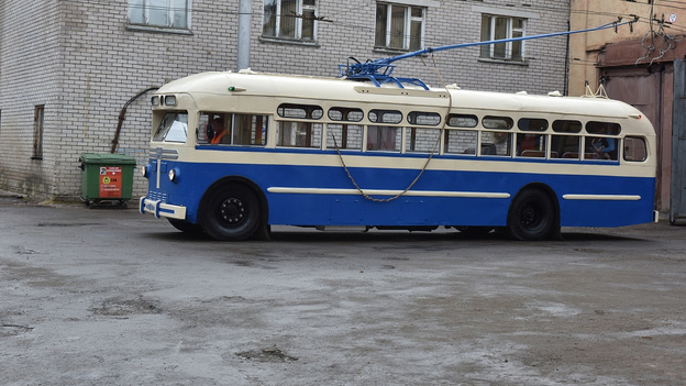 В Кирове отреставрировали ретро-троллейбус 1953 года