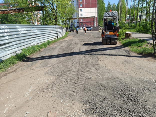 В Нововятске после обращения к депутату Никулину отсыпали дорогу во дворах