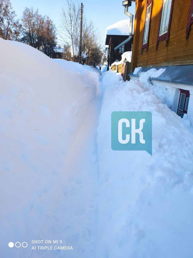 Знаменитые нолинские сугробы. Фоторепортаж из заснеженного города