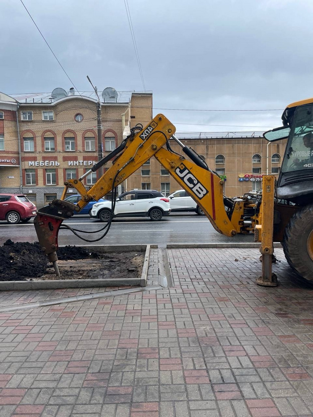 На перекрёстке Профсоюзной и Ленина в Кирове завершили озеленение