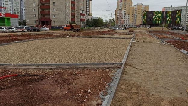 В парке имени Кирова делают площадки для йоги и выгула собак