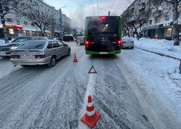 В Кирове в автобусе упала пожилая пассажирка