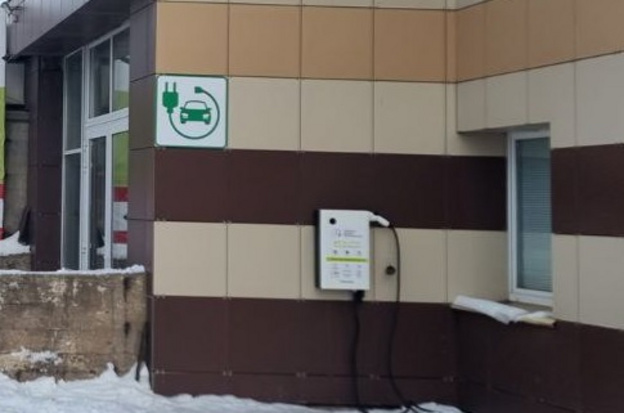 В Кирове установили ещё одну зарядку для электромобилей