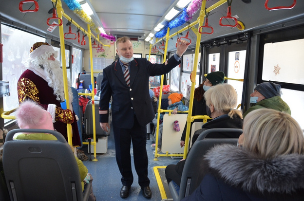 В Кирове по улицам города прокатился «Новогодний троллейбус безопасности»