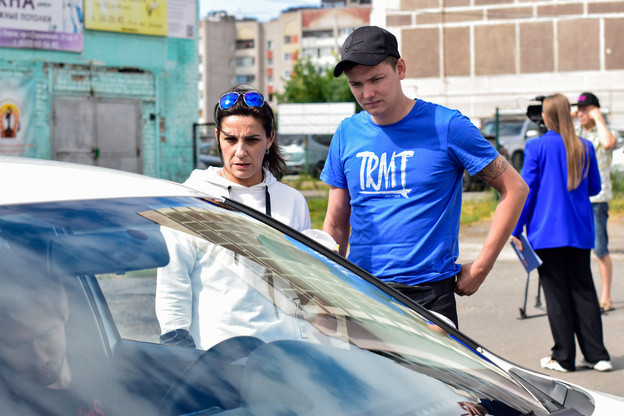 Параллельная парковка, змейка задним ходом и бокс: в Кирове выбрали лучшего водителя такси