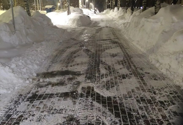 В Кирове начали чистить ливневки перед потеплением