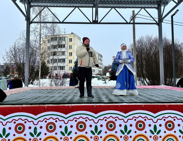 В микрорайоне Домостроитель открыли сцену для уличных мероприятий