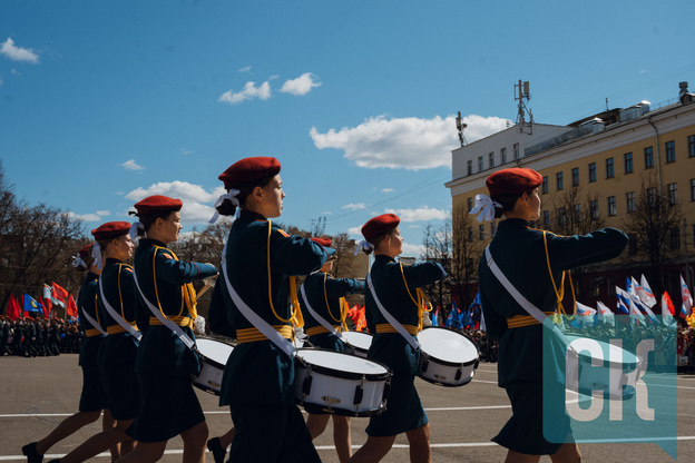 Торжественный парад на Театральной площади 9 мая. Фоторепортаж
