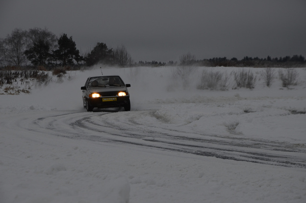 Заброшенные деревни, ледовая трасса и снежная лодка: 5 развлечений в Кировской области для любителей экстрима