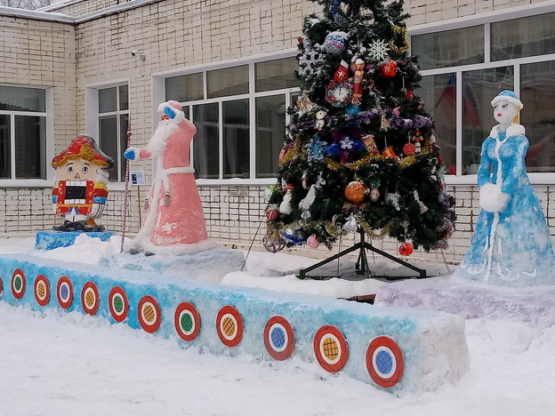 В Кирове выбрали самую новогоднюю школу