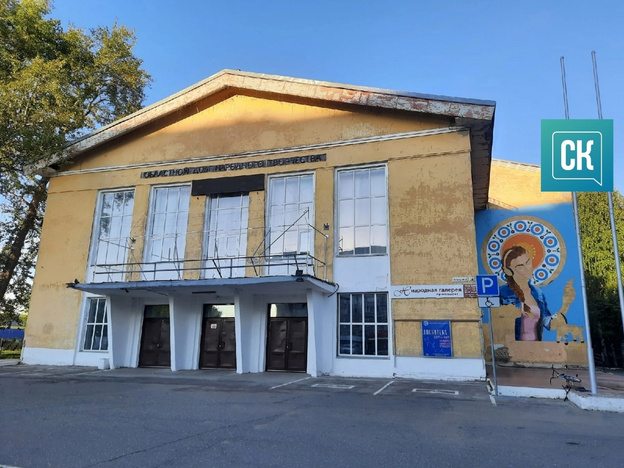 В Кирове на здании ОДНТ появился мурал