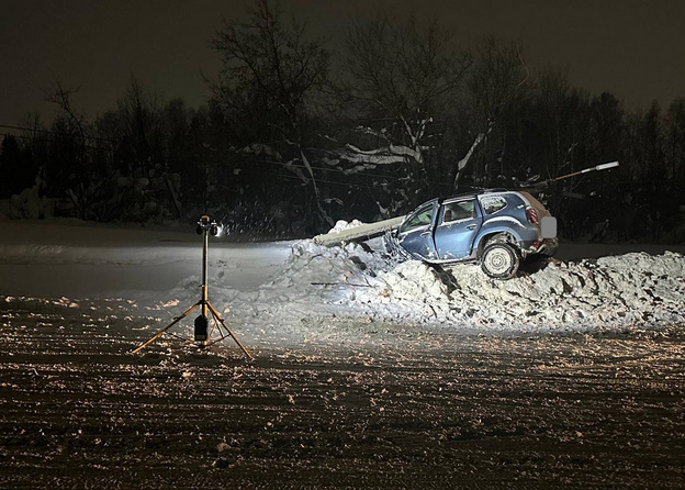 В Нововятском районе водитель «Рено» съехал в кювет и врезался в столб