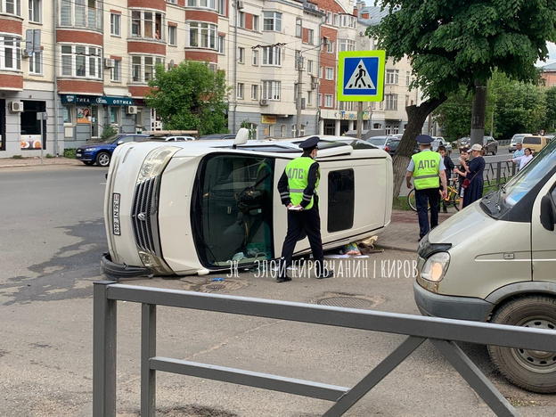 В Кирове столкнулись две иномарки: один пострадавший