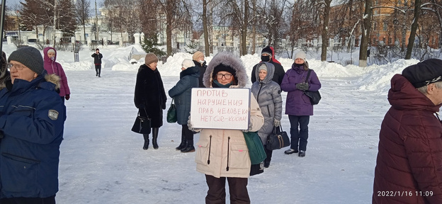 В Кирове коммунисты провели митинг против QR-кодов