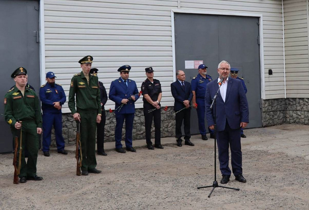 В Кирове открыли мемориальную доску в память о герое СВО