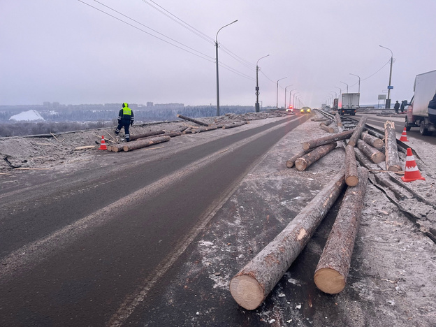 Известны подробности жёсткого ДТП с лесовозом на Новом мосту