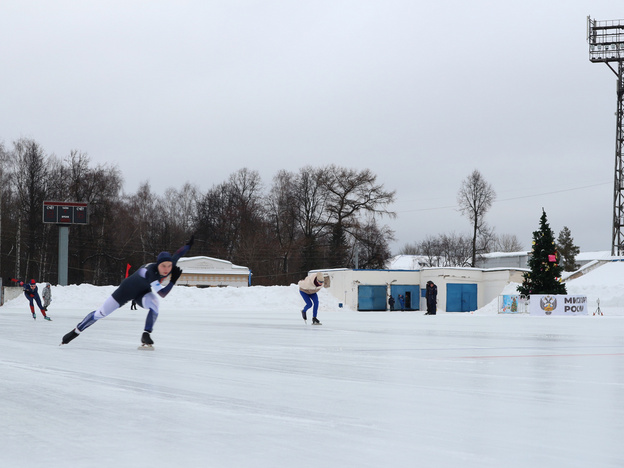 Как проходят всероссийские соревнования среди конькобежцев в Кирове. Фото