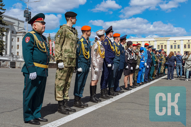 Торжественный парад на Театральной площади 9 мая. Фоторепортаж