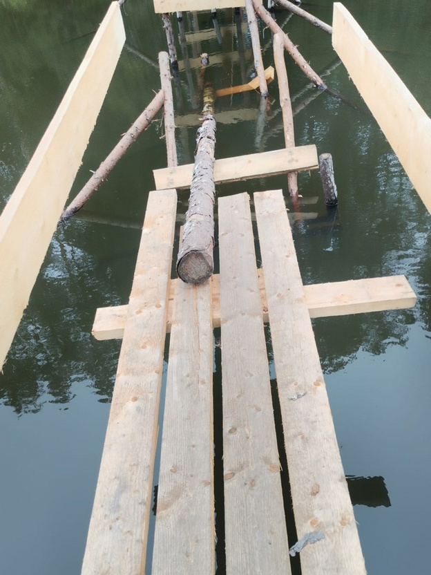 В Климковке неизвестные разрушили деревянный мост через реку Белая Холуница