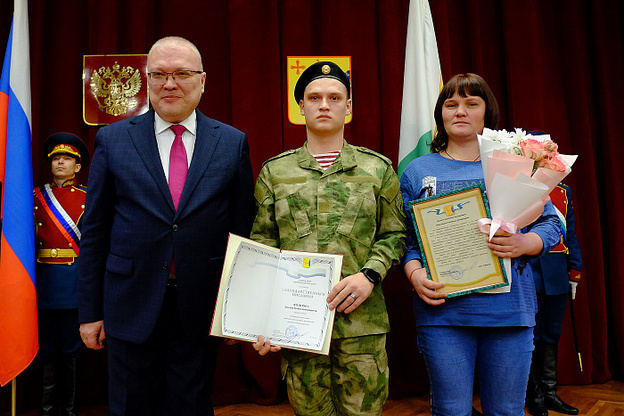 В День защитника Отечества 23 жителя региона получили медали и памятные письма