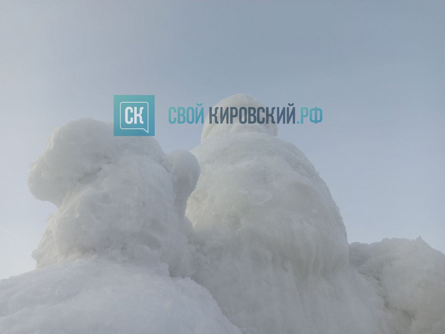 Установку новогодней ели на Театральной площади планируют завершить сегодня