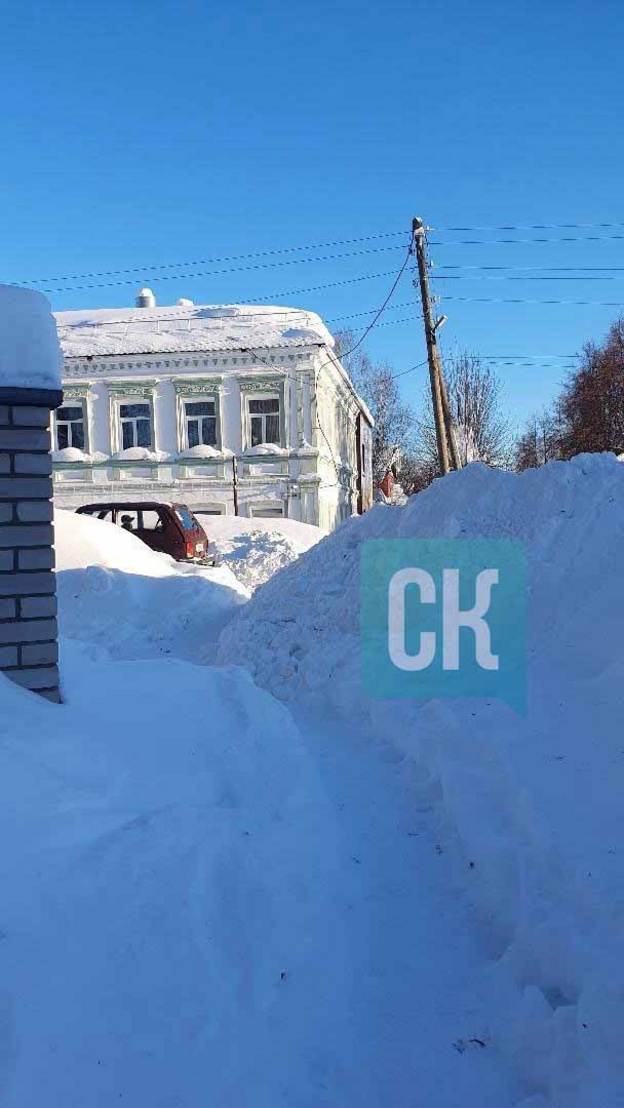 Знаменитые нолинские сугробы. Фоторепортаж из заснеженного города