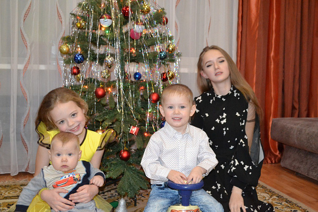 Семьи из Кировской области награждены медалью ордена «Родительская слава»