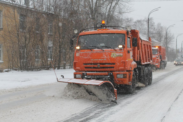 Кировская прокуратура выявила десятки нарушений при уборке снега и очистке крыш домов