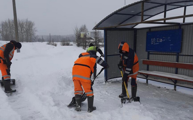 Власти Кирова велели подрядчикам усилить работу по уборке улиц от снега