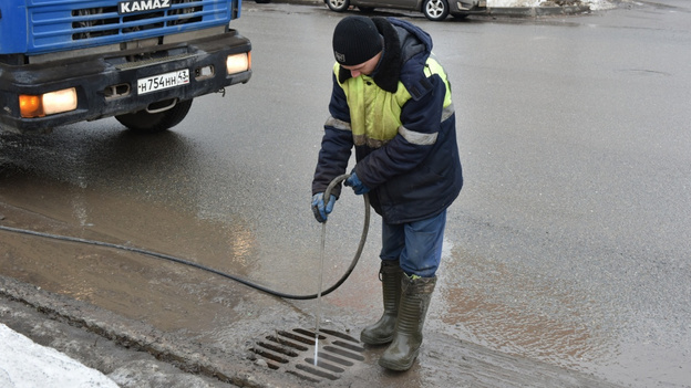 Ливнёвку в Кирове очистят от льда и мусора к 15 апреля