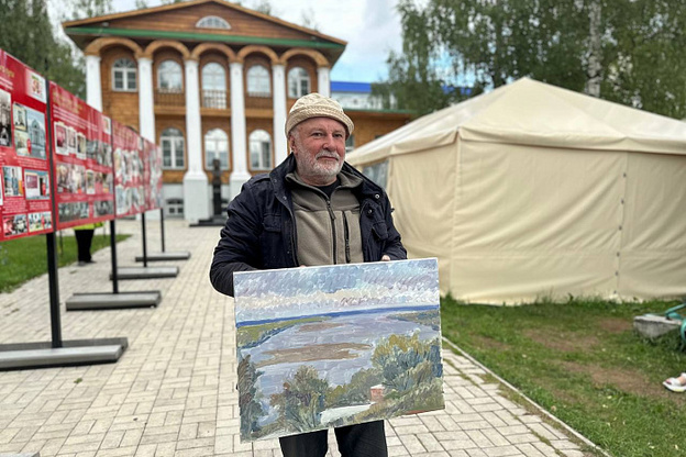 В Кирове более 100 человек нарисовали рассвет на мастер-классе