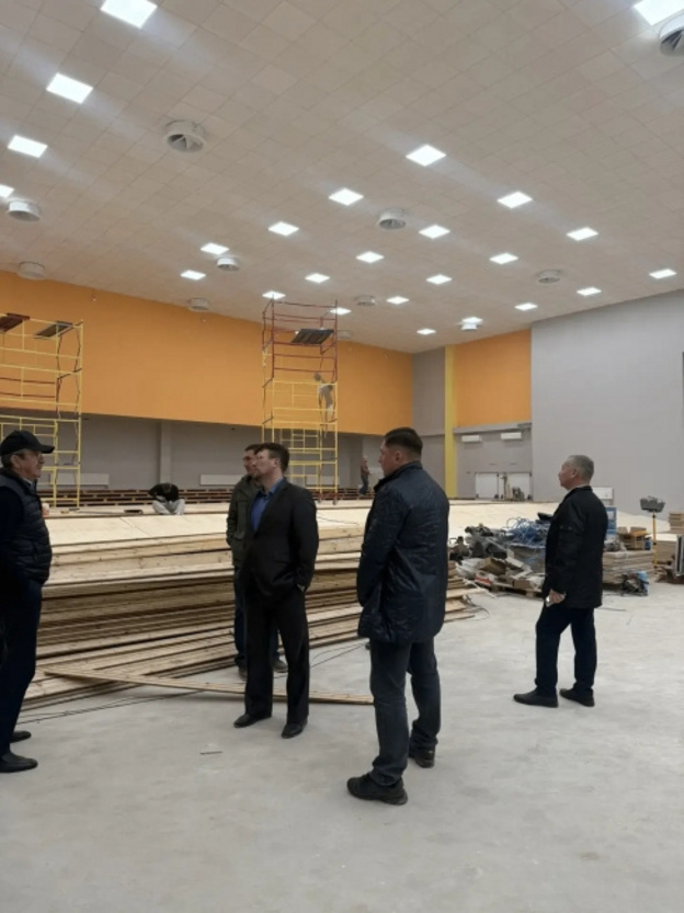 Общественная палата проверила стройку школы в Зубаревском лесу
