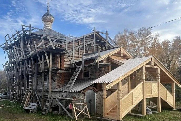 В Вятских Полянах реставрируют деревянную церковь XVIII века